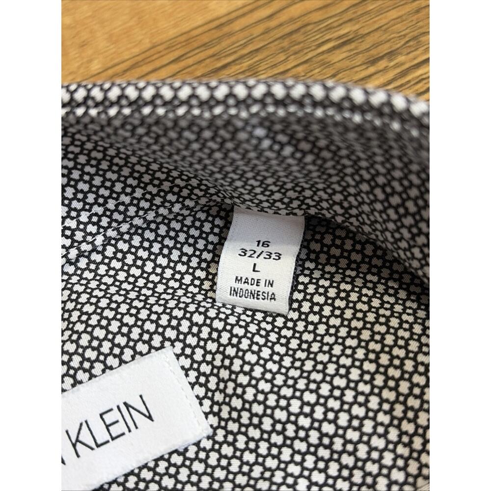 CK Calvin Klein Extreme Slim Fit Non Iron Black And White Pattern Dress Shirt - Picture 4 of 6